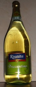 Frizzantino Bianco Amabile Riunite белое полусладкое игристое вино 1,5 л